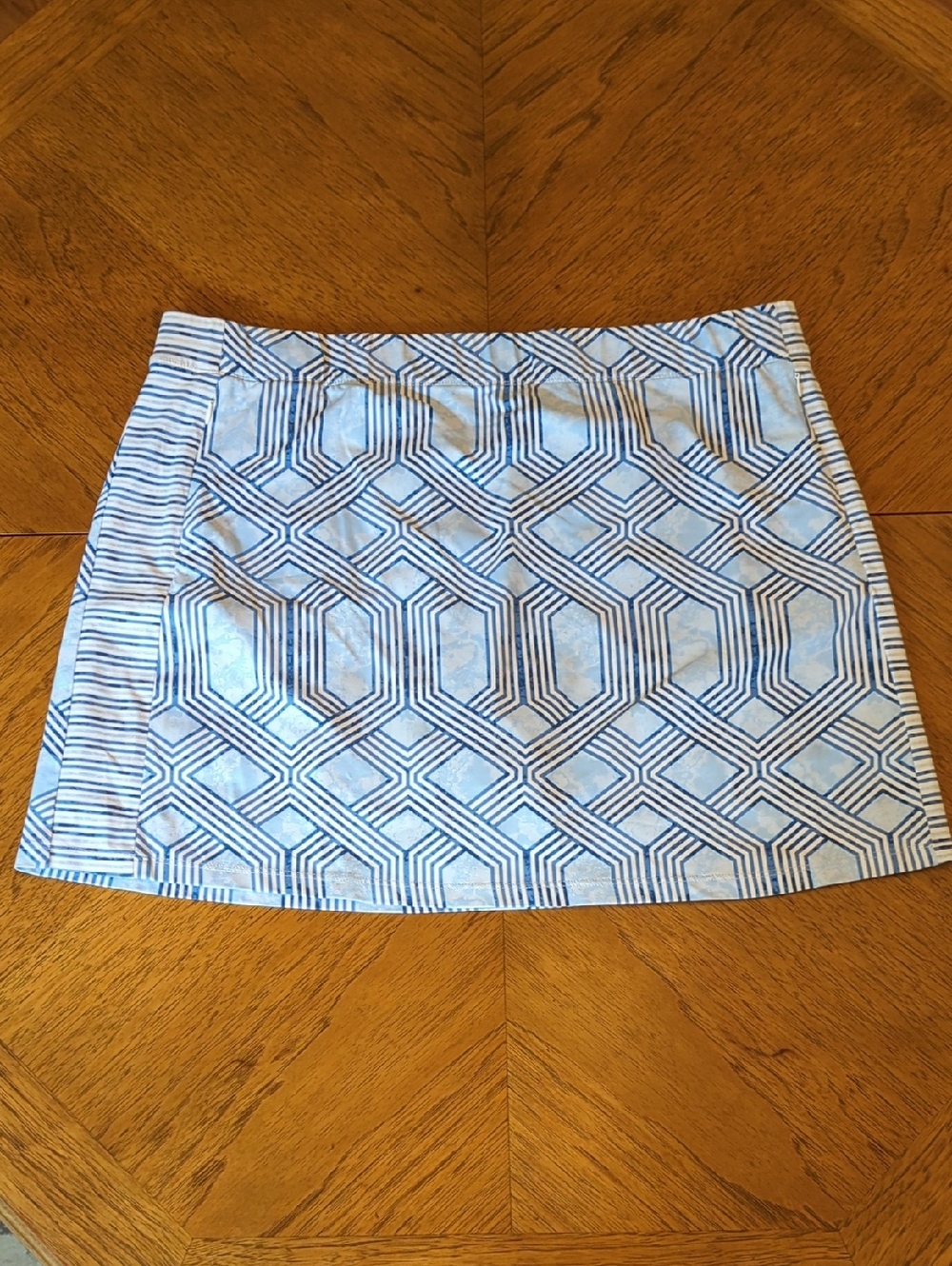 J. McLaughlin Light Blue & White Geometric Skort Palm Spring